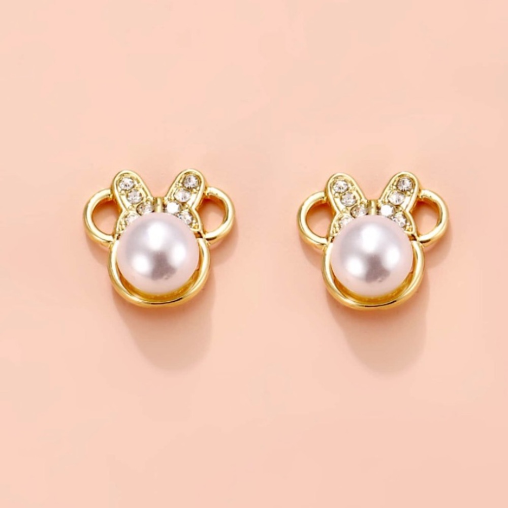 Disney ✨ Minnie Mouse faux pearl earrings